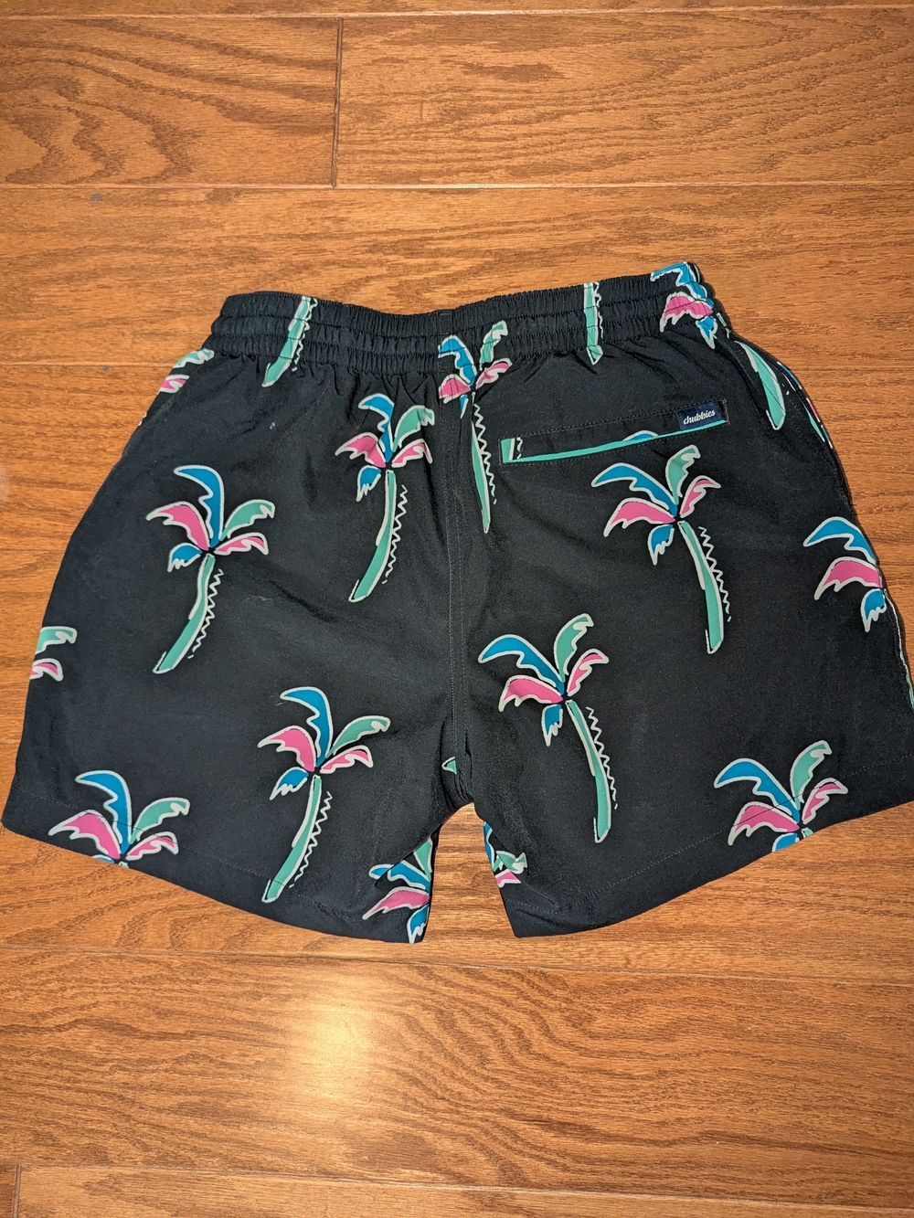 Chubbies Black Palm-Print Men’s Swim Shorts - Picture 2 of 5